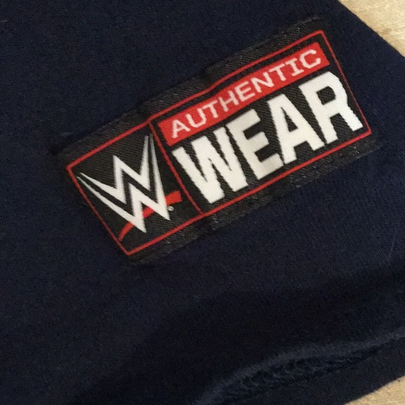 T-Shirt - Picture 2 of 3